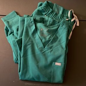 Figs Hunter Green Scrub Set - Leon Top and Tansen Jogger